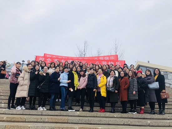 ������ʦ�μ��ϳ�����Э��֯�Ĺ��ʸ�Ů�ڻ