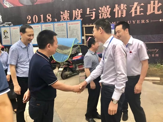 ���˴����˾��ίԱ����С����塱�շ�����ʦ����������̸���������ٿ�