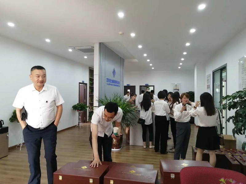 �﷫�� �������£��Ĵ��������ϲ�����ʦ��������ʽ��ҵ��