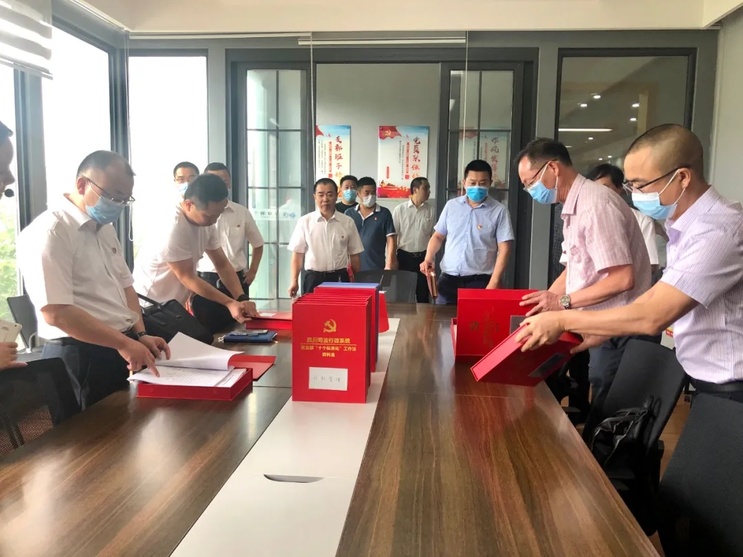 �������������ݹ�����������֧�����ϳ����˼�����֧�����ϳ����ؼ�����֧����չ�������Ĺ��£�ѧ�Ƚ����͡����⵳�ջ